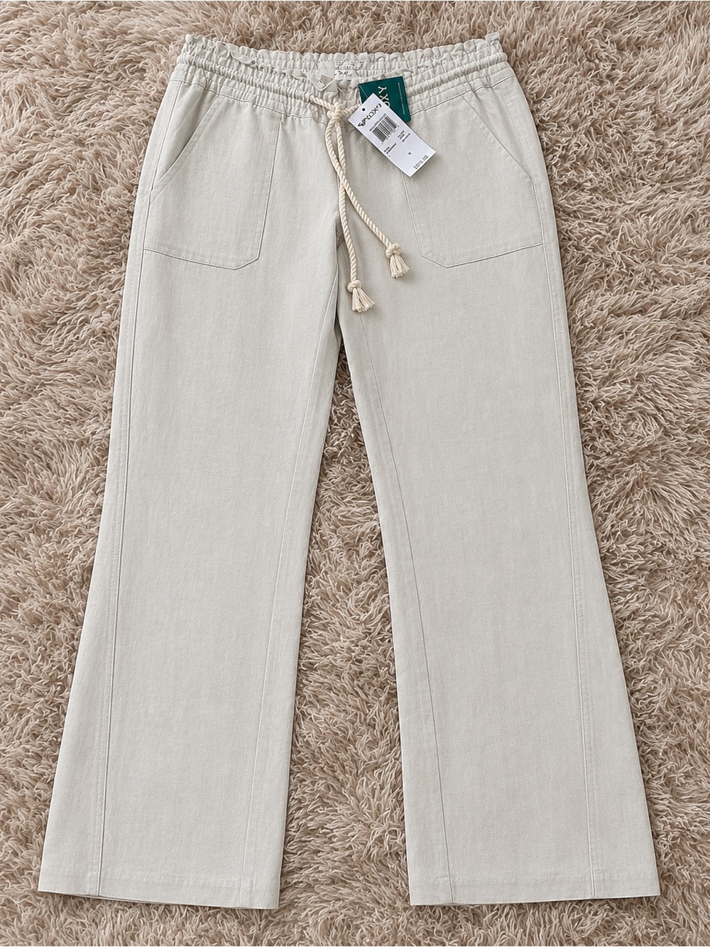 Roxy Oceanside Pants w/Pockets in size S
Brand new with tags. 29” inseam.